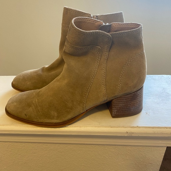 2 FOR $20 LUCKY BRAND Lilka Tan Suede Leather Ankle Bootie Boots Size 8.5 - Picture 4 of 8